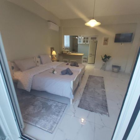Eytyhias Yard Apartments In Poros Poros Town Buitenkant foto